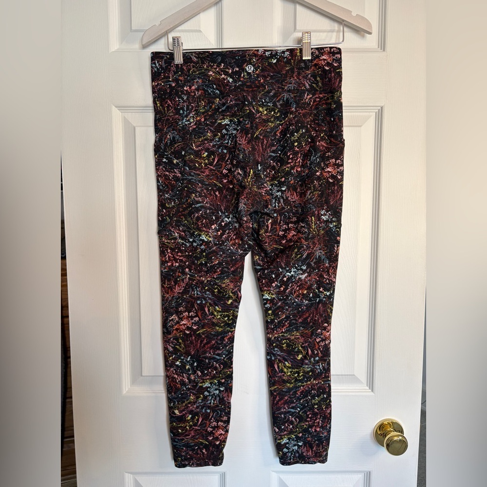 LULULEMON ‘Foilage’ Activewear Leggings - Picture 5 of 12